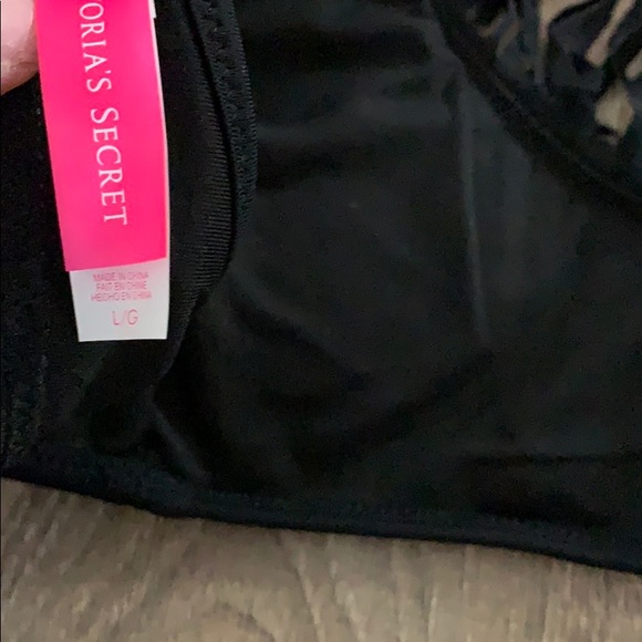 2 Victoria’s Secret bathing suit tops - Picture 5 of 6